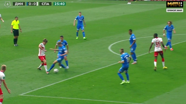 Момент с участием Александра Соболева в матче «Динамо» — «Спартак». Момент с участием Александра Соболева в матче «Динамо» — «Спартак».