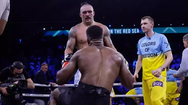 Усик и Джошуа после боя. Фото Reuters Усик и Джошуа после боя. Фото Reuters