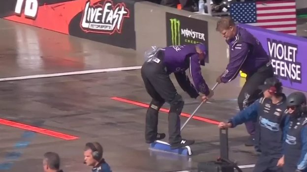 Работники гонки NASCAR. Работники гонки NASCAR.