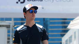 Квят обогнал Райкконена во второй гонке в NASCAR. Американцы даже показали российский флаг