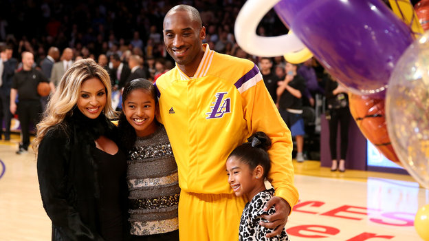 Кобе Брайант с женой Ванессой и дочерьми Джианной и Наталией. Фото Getty Images Кобе Брайант с женой Ванессой и дочерьми Джианной и Наталией. Фото Getty Images