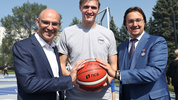 ПСБ открыл самый восточный Центр уличного баскетбола. ПСБ открыл самый восточный Центр уличного баскетбола.
