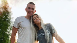 Большунов стал отцом. Он уже сравнил дочку с золотом