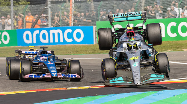 Полет Льюиса Хэмилтона. Фото Global Look Press Полет Льюиса Хэмилтона. Фото Global Look Press