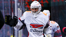 «Мигранты из Африки брали пустые коляски и ехали в транспорте бесплатно». Русский вратарь — о хоккее и жизни в Финляндии