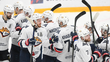 Игроки «Металлурга» в матче против ЦСКА в финале Кубка Гагарина.