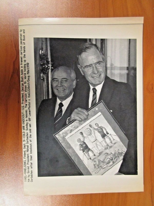 Михаил Горбачев и Джордж Буш-старший. Михаил Горбачев и Джордж Буш-старший.