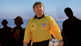 Заигрывали с женщинами-полицейскими и напились перед матчем. За что отстранили российских арбитров?