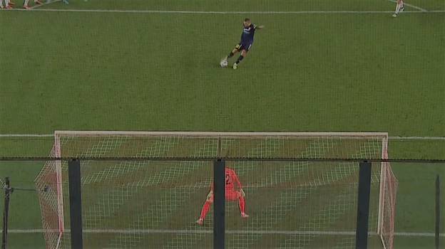 Егор Бабурин во время удара Егора Голенкова. Фото Скриншот трансляции Егор Бабурин во время удара Егора Голенкова. Фото Скриншот трансляции