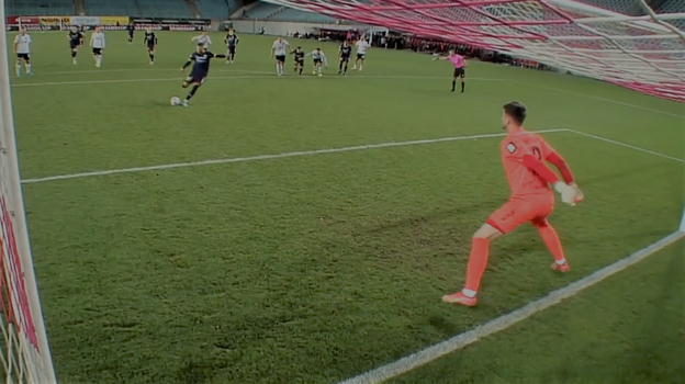 Егор Бабурин во время удара Николая Комличенко. Фото Скриншот трансляции Егор Бабурин во время удара Николая Комличенко. Фото Скриншот трансляции