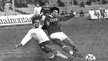 13 октября 1982 года. Москва. Лужники. СССР — Финляндия — 2:0. В атаке — нападающий советской сборной Сергей Андреев, автор второго гола.