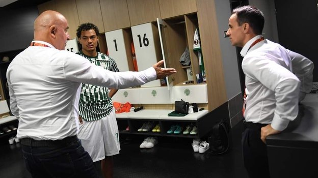 Станислав Черчесов перед матчем Лиги Европы «Ференцварош» — «Трабзонспор». Фото ФК «Ференцварош» Станислав Черчесов перед матчем Лиги Европы «Ференцварош» — «Трабзонспор». Фото ФК «Ференцварош»