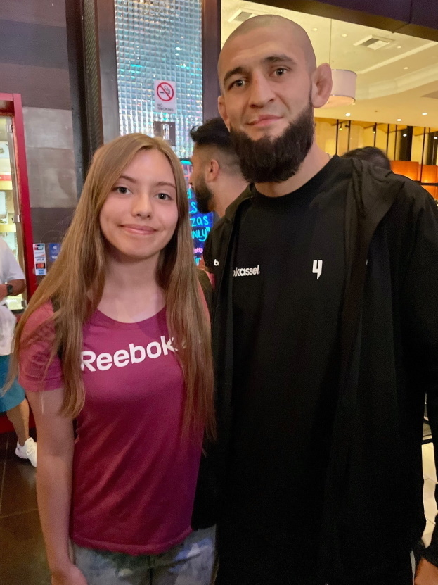 Хамзат Чимаев (справа). Хамзат Чимаев (справа).