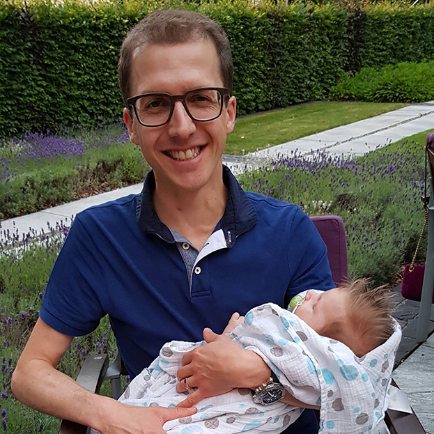 Симон Амманн с ребенком. Фото Соцсети Симон Амманн с ребенком. Фото Соцсети