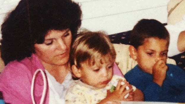 Юные братья Диаc со своей мамой. Фото Соцсети Юные братья Диаc со своей мамой. Фото Соцсети