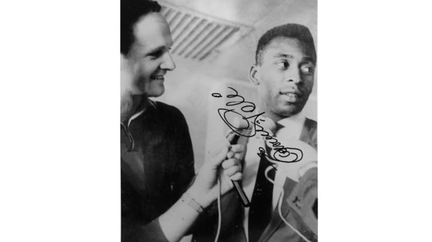 Владимир Писаревский берет интервью у Пеле. Фото из личного архива Владимира Писаревского Владимир Писаревский берет интервью у Пеле. Фото из личного архива Владимира Писаревского