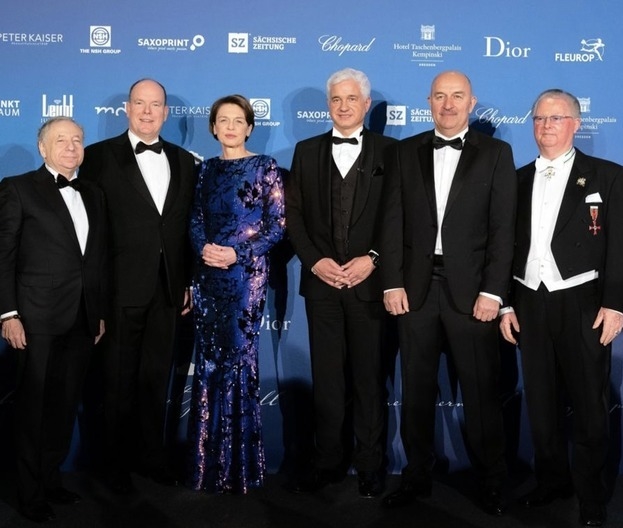 Станислав Черчесов (второй справа), Жан Тодт (первый слева) и князь Монако Альбер (второй слева). Станислав Черчесов (второй справа), Жан Тодт (первый слева) и князь Монако Альбер (второй слева).