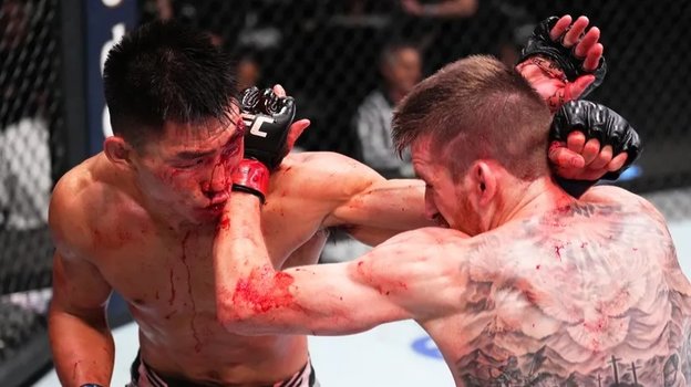 Кори Сэндхаген и Сонг Ядонг в обмене ударами. Фото Chris Unger/Zuffa LLC Кори Сэндхаген и Сонг Ядонг в обмене ударами. Фото Chris Unger/Zuffa LLC