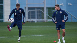 «Возможно, больше шанса в сборной и не будет...» Соболев и Чалов — о недопуске России на Евро-2024