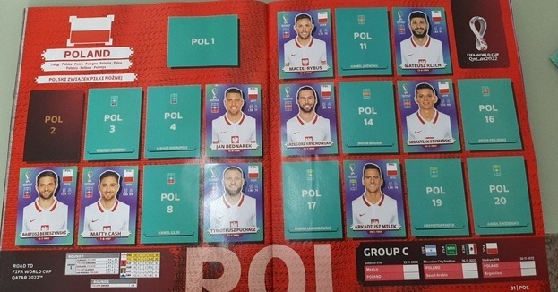 Страница сборной Польши в официальном альбоме ЧМ-2022. Страница сборной Польши в официальном альбоме ЧМ-2022.
