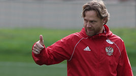 «Повестки у меня пока нет. Не сомневаюсь, что нужно продолжать работать в сборной России». Интервью Карпина