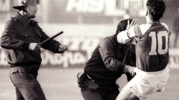 Звонимир Бобан (справа) и полицейский. Фото Ренато Бранджолица Звонимир Бобан (справа) и полицейский. Фото Ренато Бранджолица