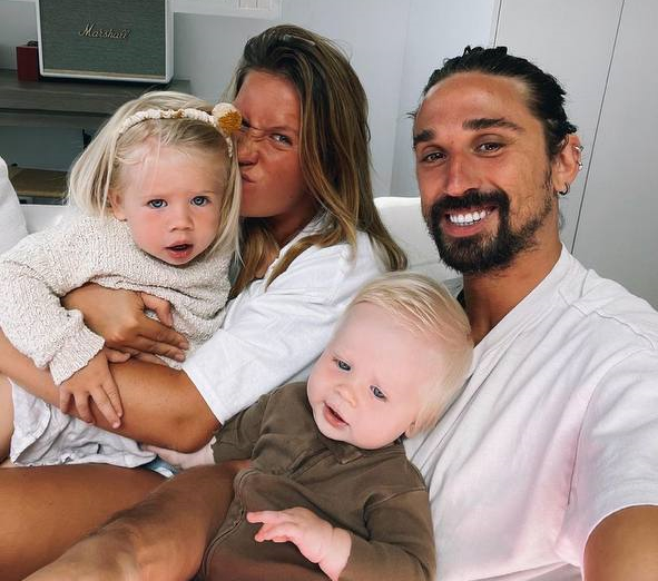 Алексей Швед с женой и дочками. Фото Соцсети Алексей Швед с женой и дочками. Фото Соцсети