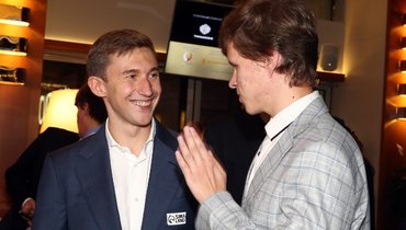 Участники международного турнира «Шахматные звезды-2022» Сергей Карякин и Владислав Артемьев (справа).