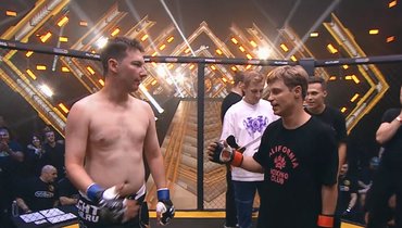 Александр Головин (справа) и Кирилл Емельянов после поединка.