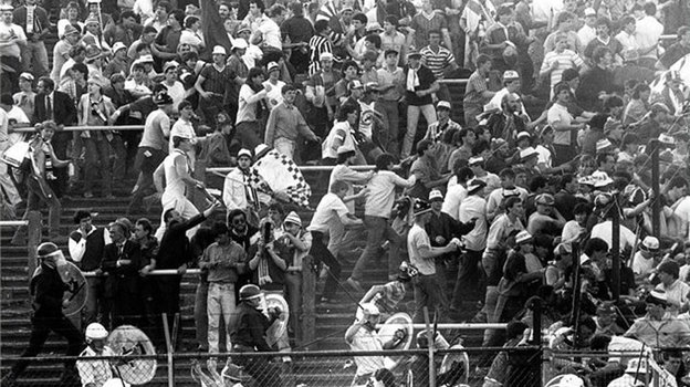 Драка болельщиков. Фото TeleSur Драка болельщиков. Фото TeleSur