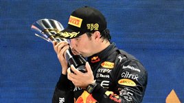 Ферстаппен и Хэмилтон грубо ошибаются, а Перес неожиданно побеждает. Итоги выматывающего Сингапура