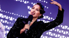 От строгой «училки» до откровенной леди в красном платье: как менялась Загитова в «Ледниковом периоде»