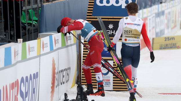 Грусть Александра Большунова после финиша гонки. Фото Global Look Press Грусть Александра Большунова после финиша гонки. Фото Global Look Press