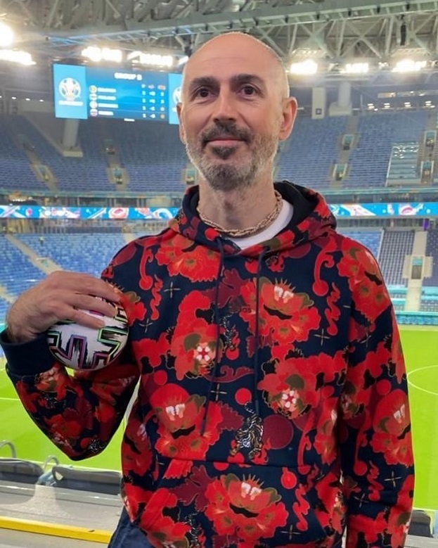 Деннис Лахтер на стадионе. Фото Соцсети Деннис Лахтер на стадионе. Фото Соцсети