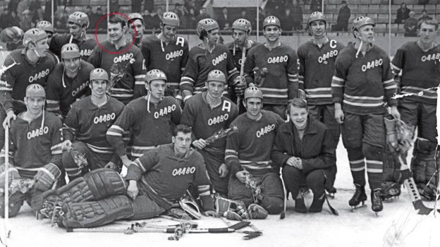 Вячеслав Солодухин (пятый слева в верхнем ряду). Фото ХК СКА Вячеслав Солодухин (пятый слева в верхнем ряду). Фото ХК СКА