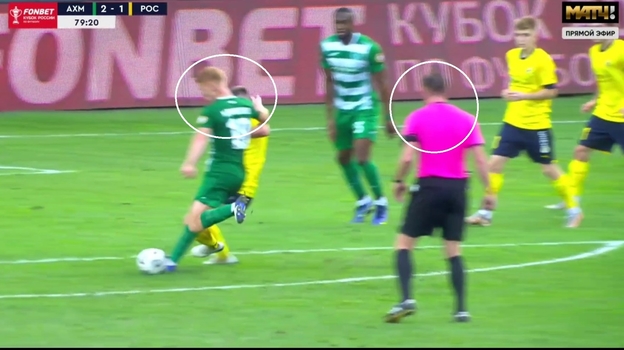 Эпизод матча Кубка России «Ахмат» — «Ростов» (3:1), где игрок «Ахмата» Камилов ударил по затылку Глебова («Ростов»). Фото Скриншот Эпизод матча Кубка России «Ахмат» — «Ростов» (3:1), где игрок «Ахмата» Камилов ударил по затылку Глебова («Ростов»). Фото Скриншот