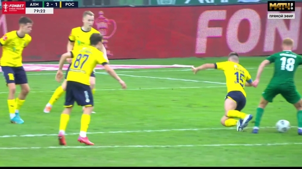 Эпизод матча Кубка России «Ахмат» — «Ростов» (3:1), где игрок «Ахмата» Камилов ударил по затылку Глебова («Ростов»).. Фото Скриншот Эпизод матча Кубка России «Ахмат» — «Ростов» (3:1), где игрок «Ахмата» Камилов ударил по затылку Глебова («Ростов»).. Фото Скриншот