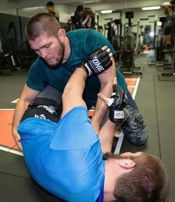 Хабиб за борцовской работой в АКА. Фото Соцсети Хабиб за борцовской работой в АКА. Фото Соцсети