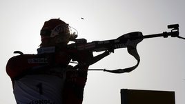 Юниорский турнир по биатлону прошел без стрельбы. Что это было — глупость или безответственность?