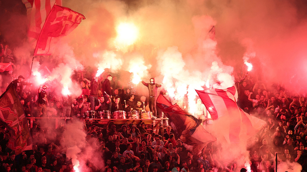 Фанаты в Белграде. Фото Reuters Фанаты в Белграде. Фото Reuters