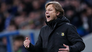 Валерий Карпин.