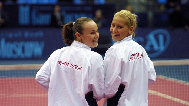 Мартина Хингис (слева) и Анна Курникова на «Кубке Кремля» — 2001. Фото Сергей Киврин и Андрей Голованов Мартина Хингис (слева) и Анна Курникова на «Кубке Кремля» — 2001. Фото Сергей Киврин и Андрей Голованов