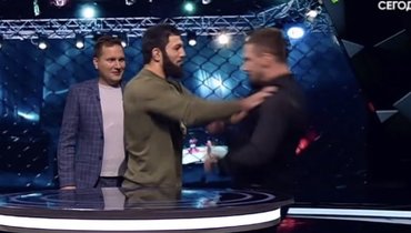 Биберт Туменов и Андрей Гончаров устроили драку в прямом эфире.