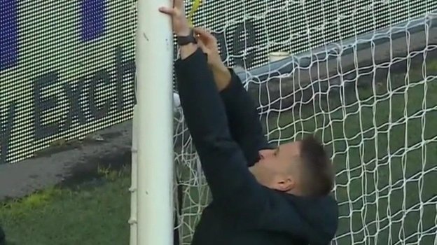 «Халл Сити» — «Бирмингем» отложен из-за размера ворот. «Халл Сити» — «Бирмингем» отложен из-за размера ворот.