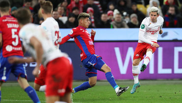 Антон Зиньковский сравнивает счет.