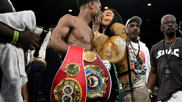 Дэвин Хейни и его подруга. Фото AFP Дэвин Хейни и его подруга. Фото AFP