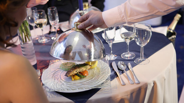 Ужин в ресторане. Фото Global Look Press Ужин в ресторане. Фото Global Look Press