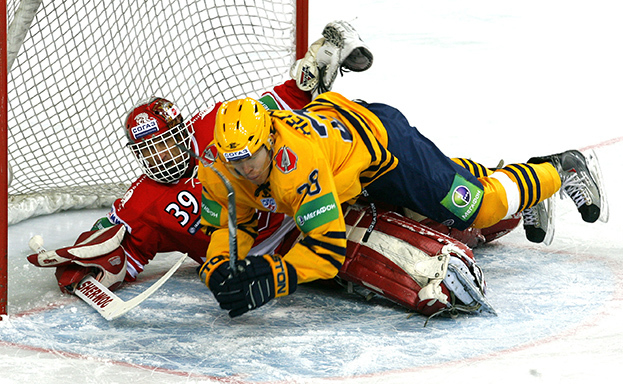 Доминик Гашек защищает ворота. Фото Татьяна Дорогутина, архив «СЭ» Доминик Гашек защищает ворота. Фото Татьяна Дорогутина, архив «СЭ»