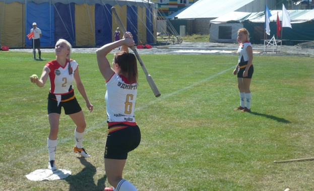 Игра в лапту. Фото Федерация русской лапты России Игра в лапту. Фото Федерация русской лапты России