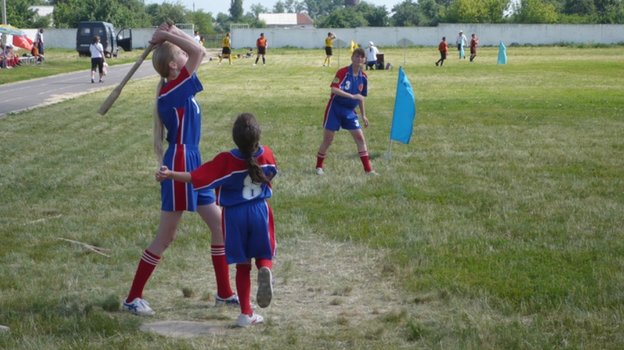 Игра в лапту. Фото Федерация русской лапты России Игра в лапту. Фото Федерация русской лапты России